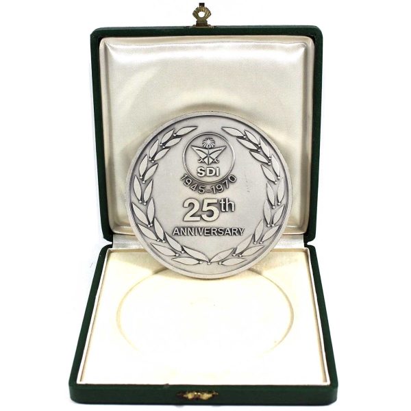 Saudi Arabian Airlines (SDI) 1970 25th Anniversary Oversized Medallion (Case Impaired) Online Sale